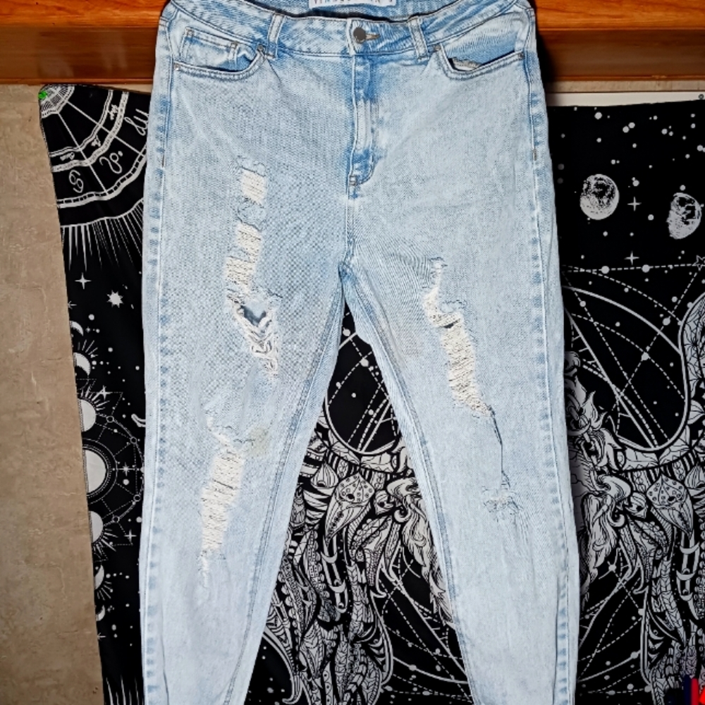 Blue skinny jeans (ripped stile)